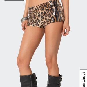 Mini leopard shorts
